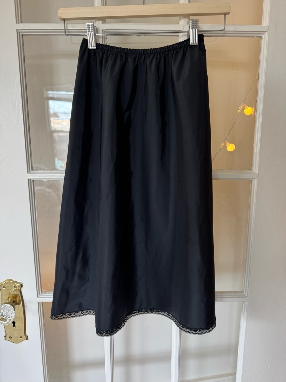 Classic Black Half Slip Skirt w Lace Trim Elastic Waistband (Polyester/Nylon)